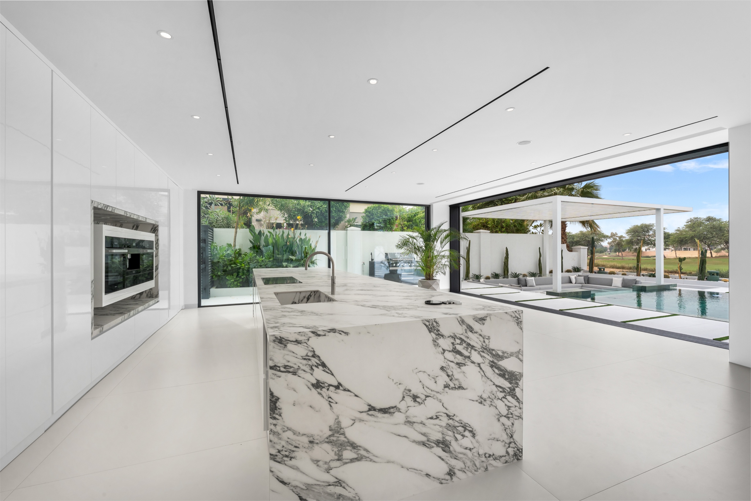 Kitchen & Pool