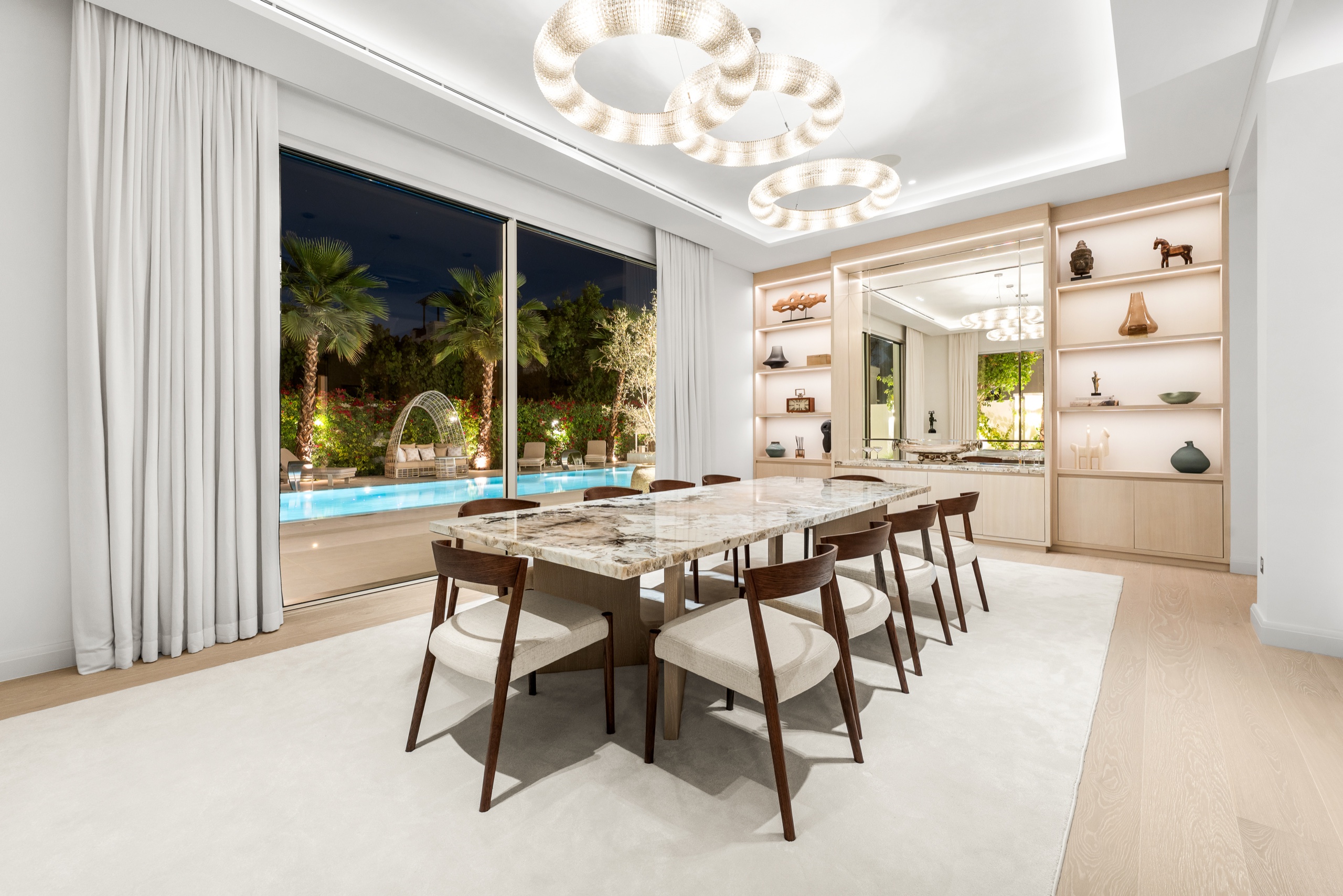 Dining & Pool
