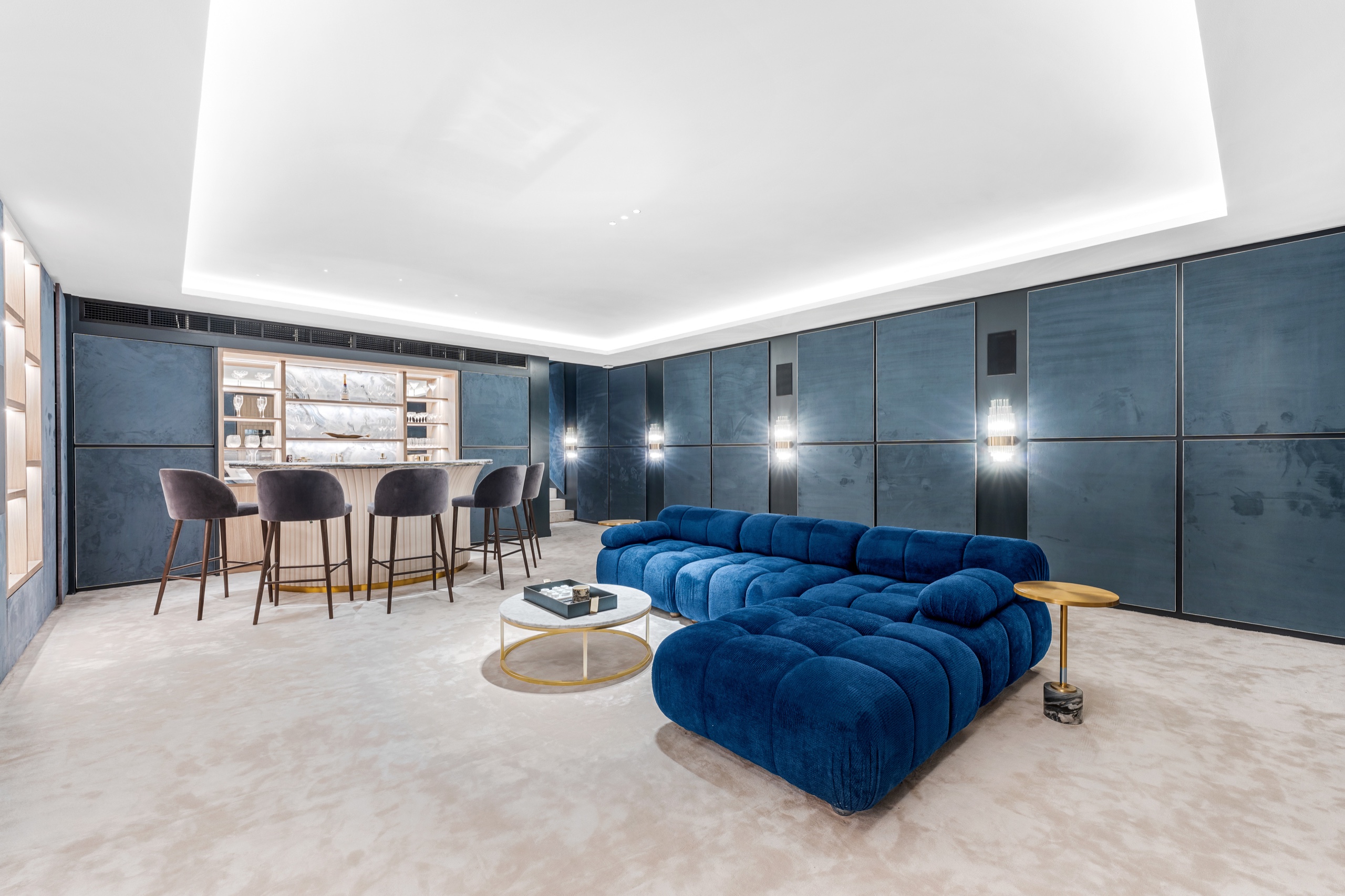 Blue Lounge & Bar