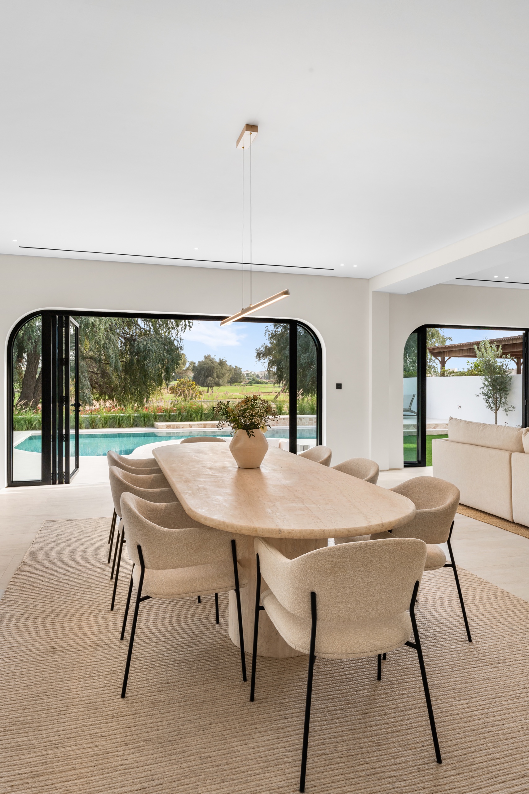Dining & Pool